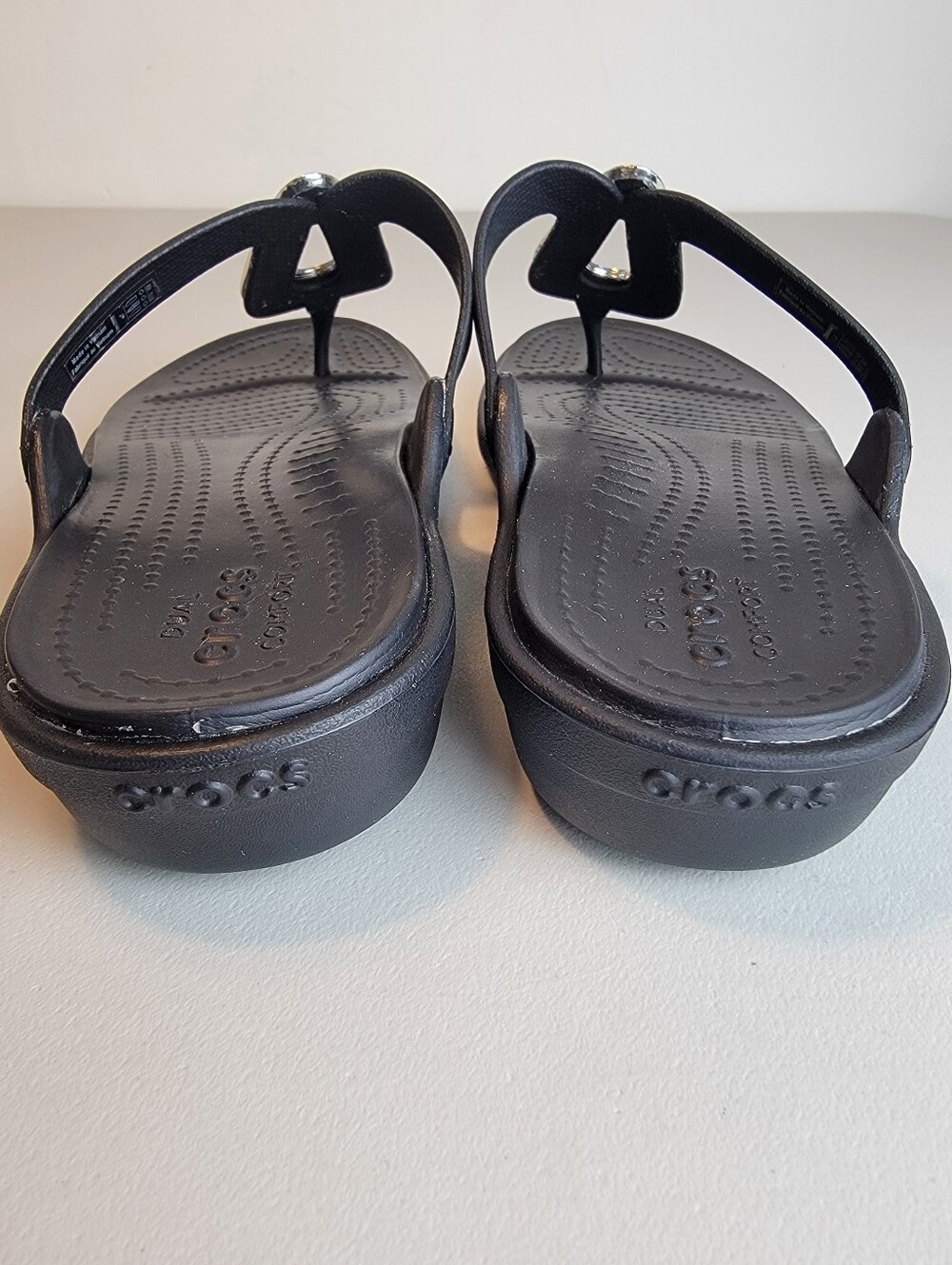 Crocs Sanrah Liquid Metallic Wedge Flip Flops Sandals Black/Silver Womens Sz 7 - Picture 7 of 10